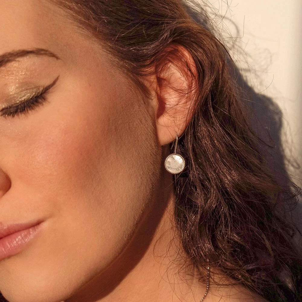 Engelsrufer silberohrringe mit Kompass aus Perlmutt Engelsrufer Silberohrringe Mit Kompass Aus Perlmutt -Engelsrufer Kette Verkäufe ere ornawindrose pe